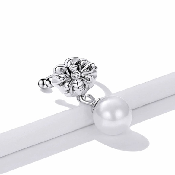 925 Sterling Bee Shell Pearl Ear Cuff for Women - Picture 4 of 9